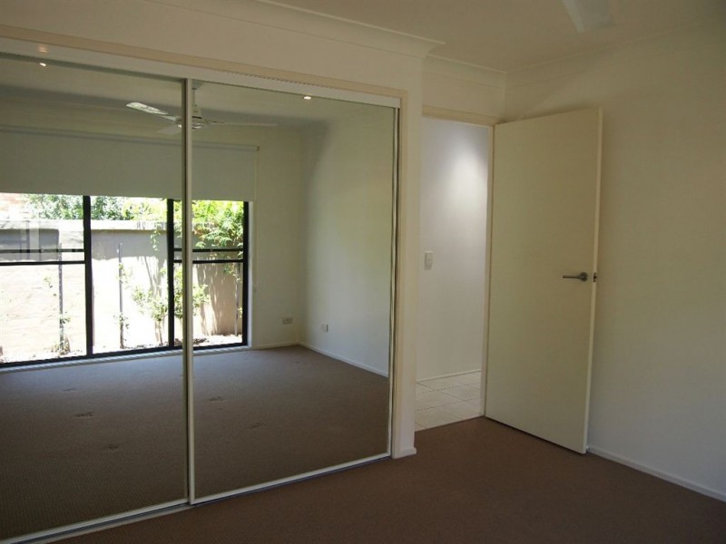 40 Sailaway Street, Mermaid Waters QLD 4218