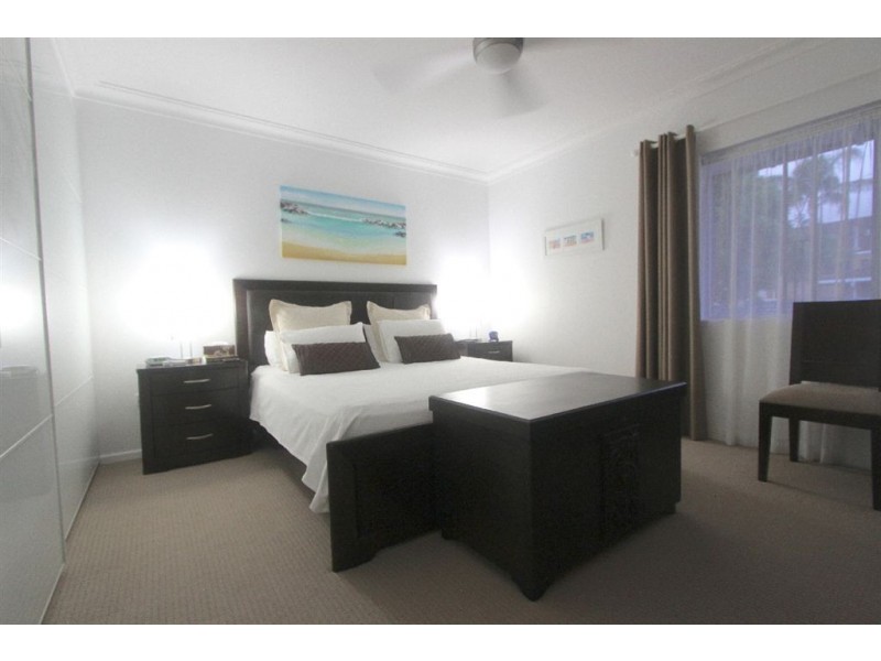 4/14 Weemala Street, Chevron Island QLD 4217