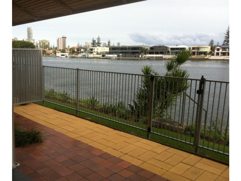 2/4 Holborow Close, Surfers Paradise QLD 4217