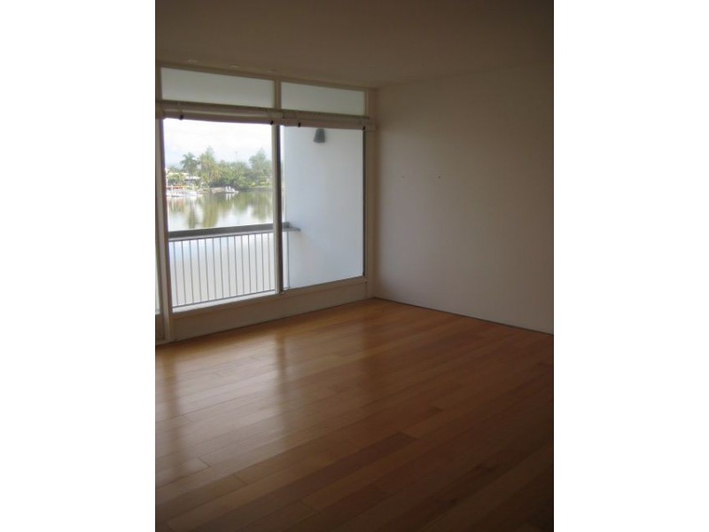 2/4 Holborow Close, Surfers Paradise QLD 4217