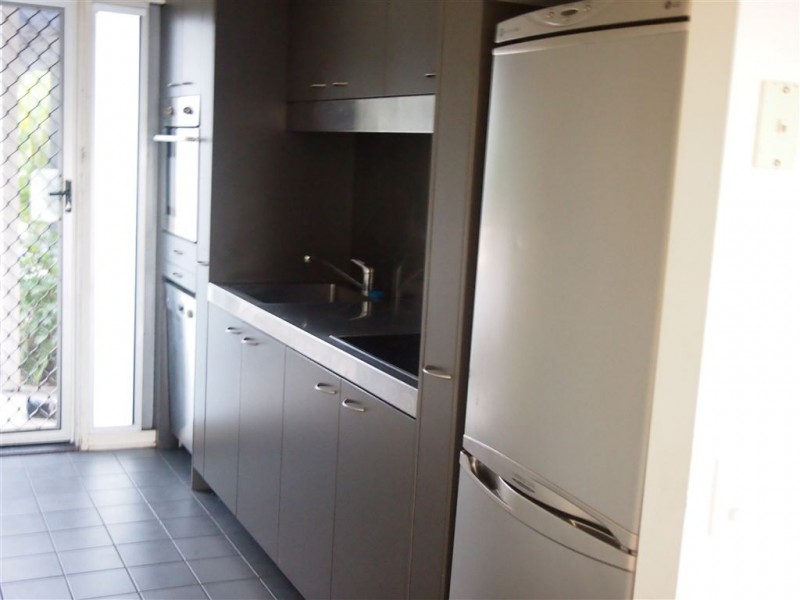 2/4 Holborow Close, Surfers Paradise QLD 4217