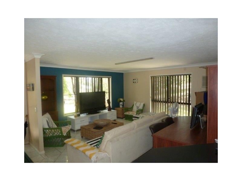 6 Kingsway Drive, Molendinar QLD 4214