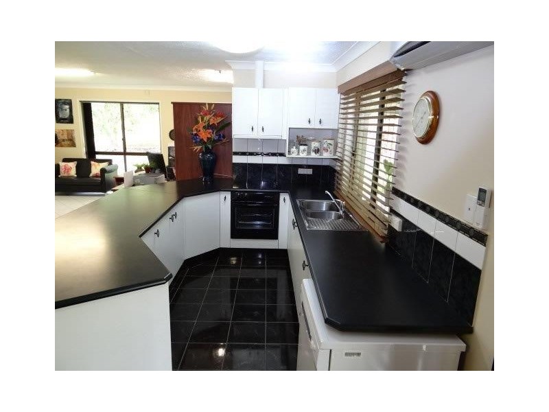 6 Kingsway Drive, Molendinar QLD 4214