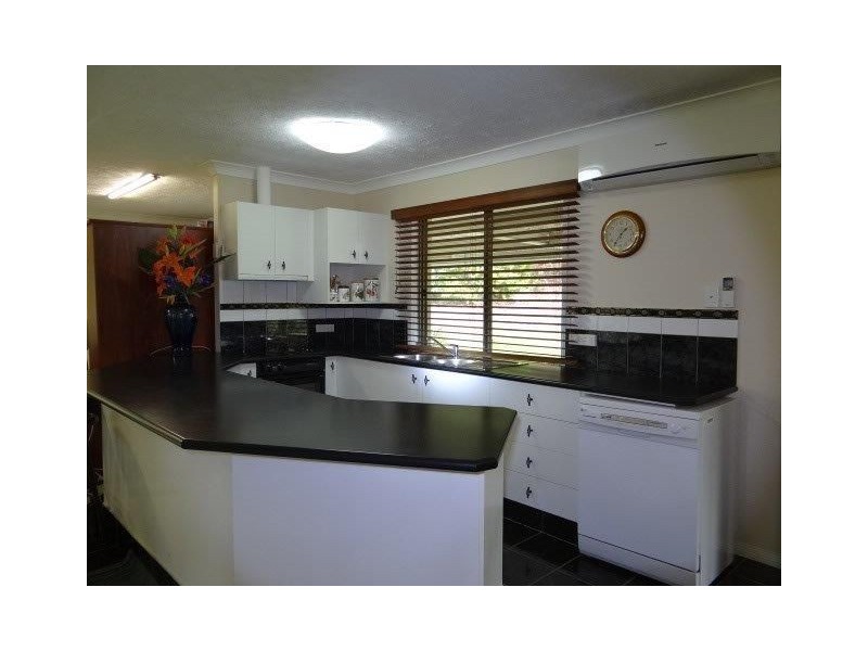 6 Kingsway Drive, Molendinar QLD 4214