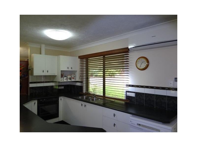 6 Kingsway Drive, Molendinar QLD 4214