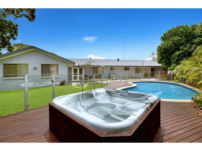 15 Timana Avenue, Mermaid Waters QLD 4218