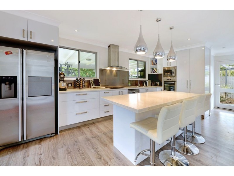 15 Timana Avenue, Mermaid Waters QLD 4218