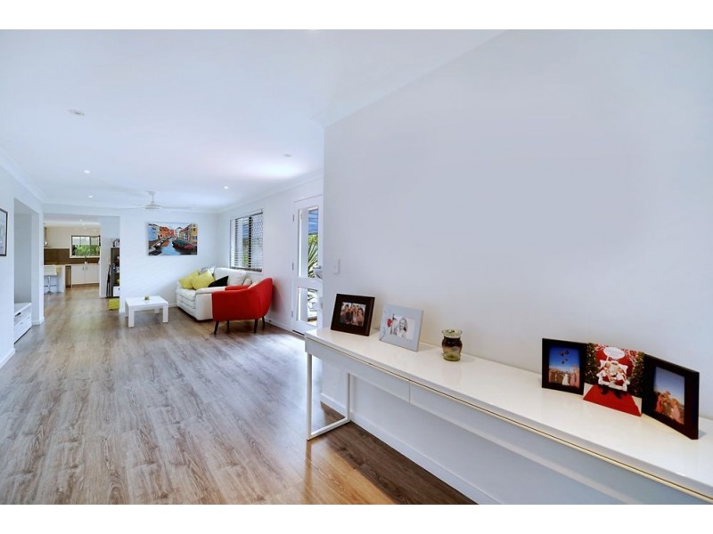 15 Timana Avenue, Mermaid Waters QLD 4218