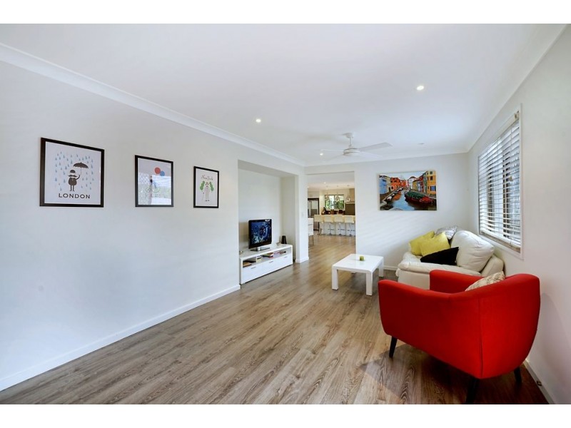 15 Timana Avenue, Mermaid Waters QLD 4218