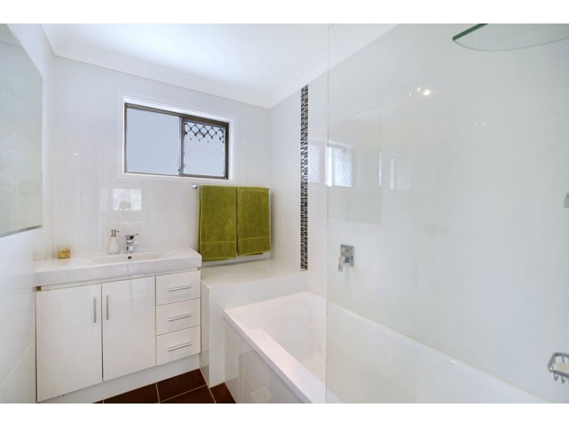 15 Timana Avenue, Mermaid Waters QLD 4218