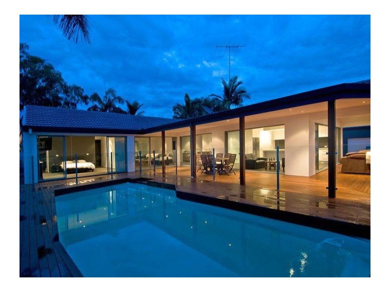 5 Goolagong Court, Broadbeach Waters QLD 4218