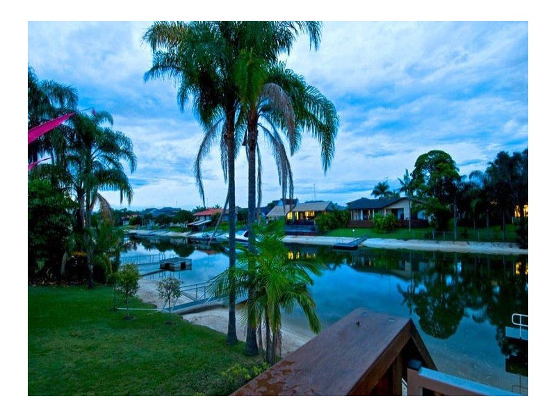 5 Goolagong Court, Broadbeach Waters QLD 4218