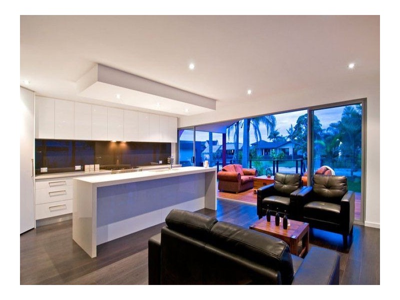 5 Goolagong Court, Broadbeach Waters QLD 4218
