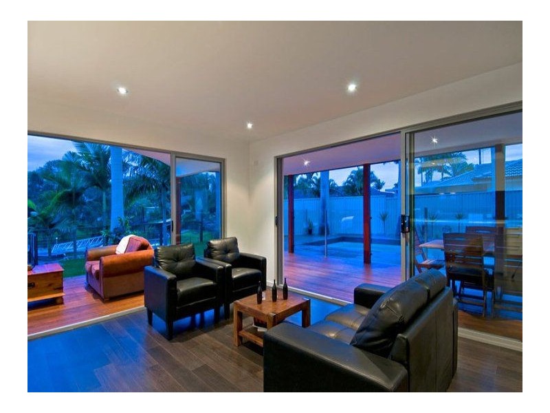 5 Goolagong Court, Broadbeach Waters QLD 4218