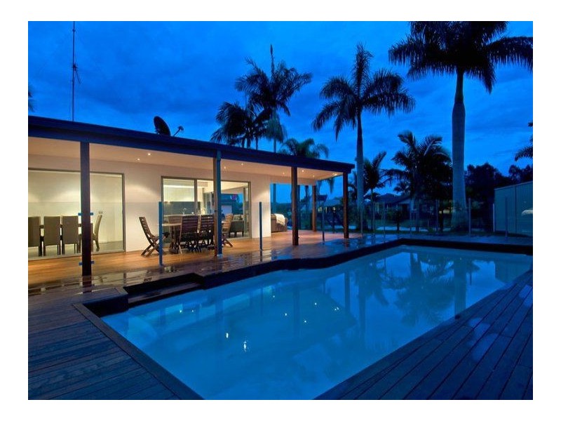 5 Goolagong Court, Broadbeach Waters QLD 4218