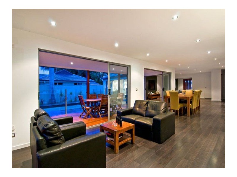 5 Goolagong Court, Broadbeach Waters QLD 4218