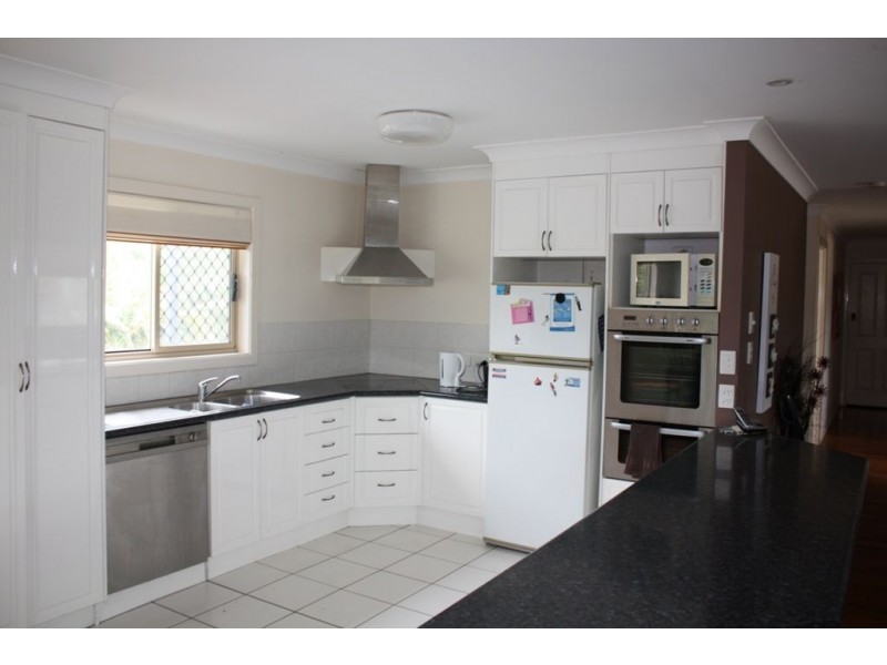 14 Cresta Court, Broadbeach Waters QLD 4218