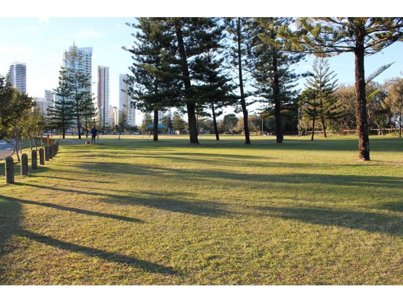 9/280 Hedges Avenue, Broadbeach QLD 4218