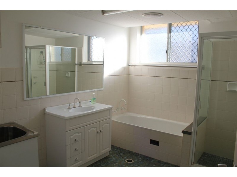 9/280 Hedges Avenue, Broadbeach QLD 4218