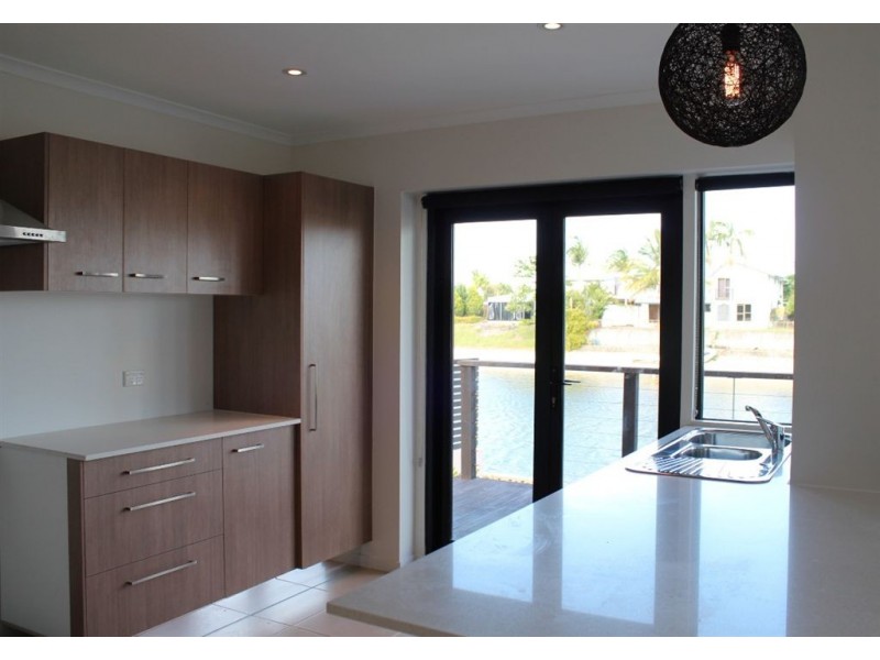 16 Pasadena Court, Broadbeach Waters QLD 4218