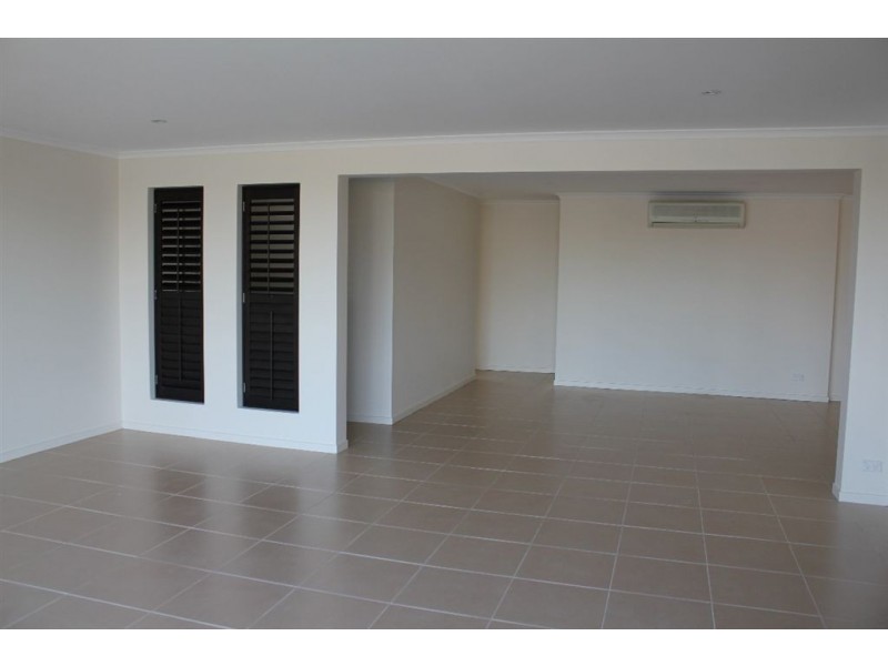 16 Pasadena Court, Broadbeach Waters QLD 4218