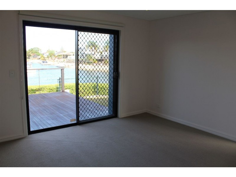 16 Pasadena Court, Broadbeach Waters QLD 4218