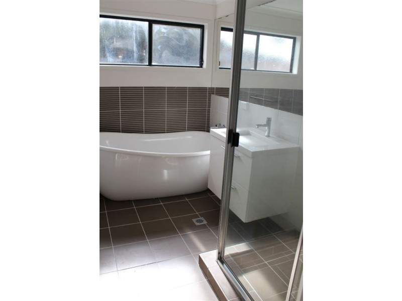 16 Pasadena Court, Broadbeach Waters QLD 4218