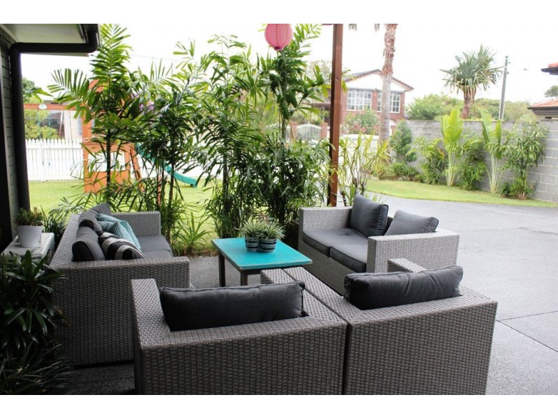 14 Lakeland Key, Broadbeach Waters QLD 4218