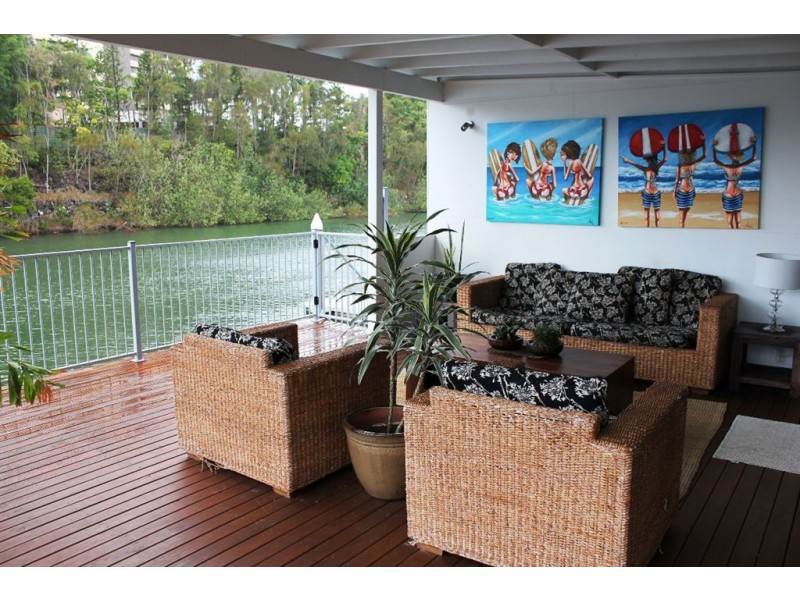 14 Lakeland Key, Broadbeach Waters QLD 4218