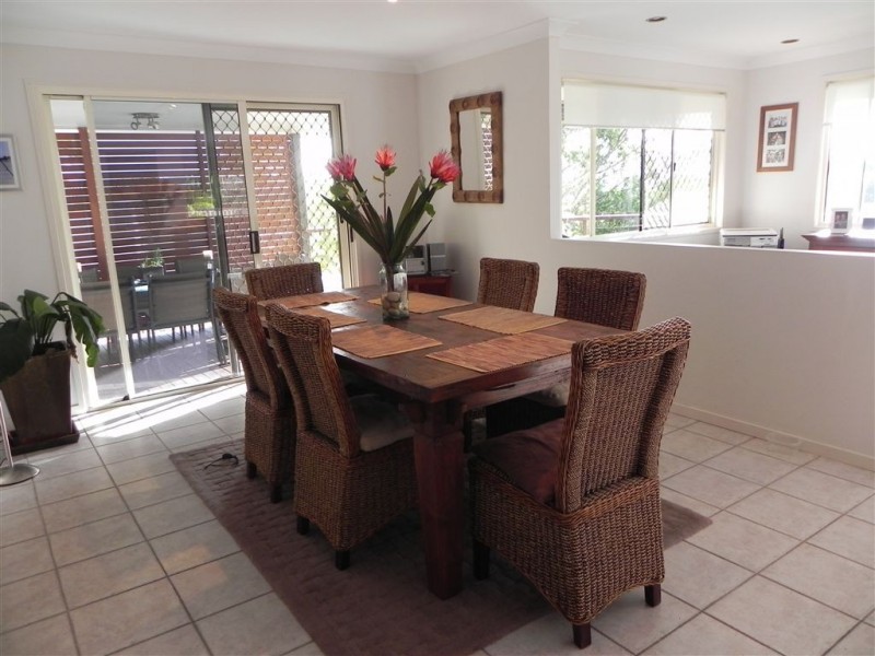 10 Maralinga Drive, Ashmore QLD 4214