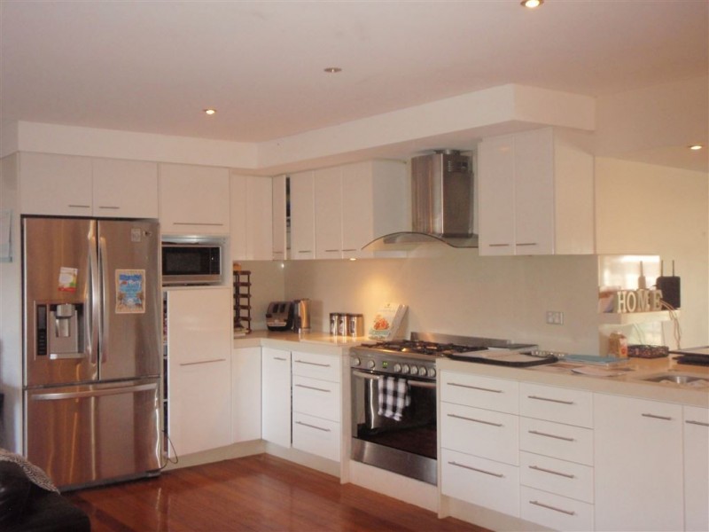 2 Bahia Court, Broadbeach Waters QLD 4218