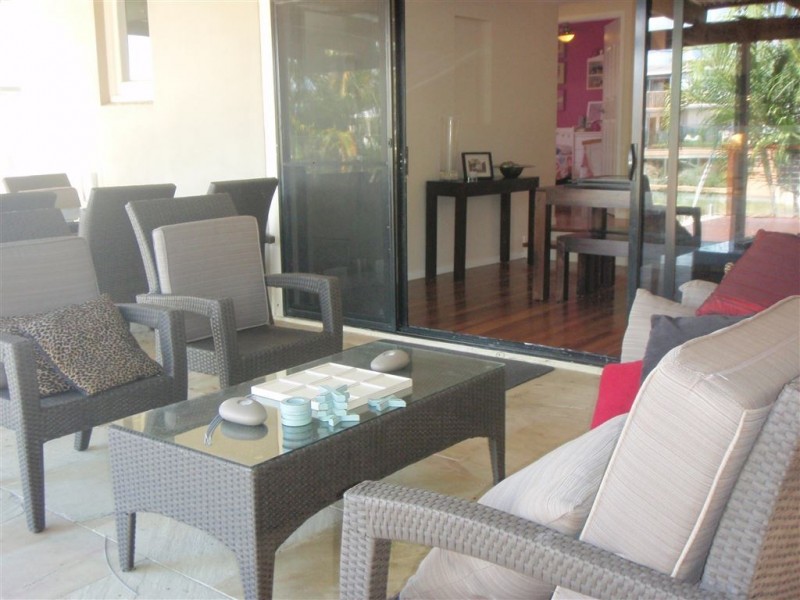 2 Bahia Court, Broadbeach Waters QLD 4218