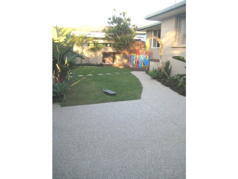 2 Bahia Court, Broadbeach Waters QLD 4218