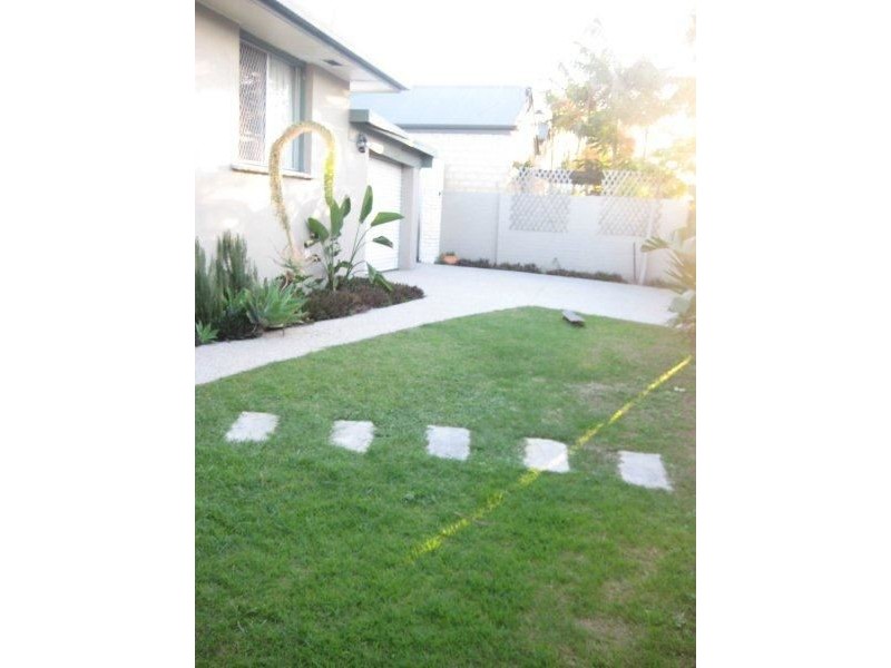 2 Bahia Court, Broadbeach Waters QLD 4218