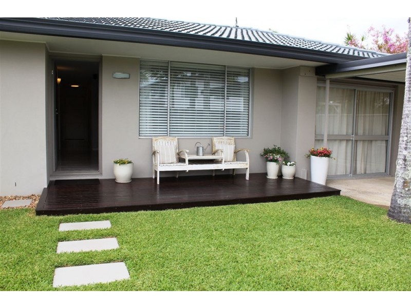 8 Gaye Parade, Miami QLD 4220