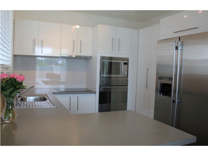 8 Gaye Parade, Miami QLD 4220