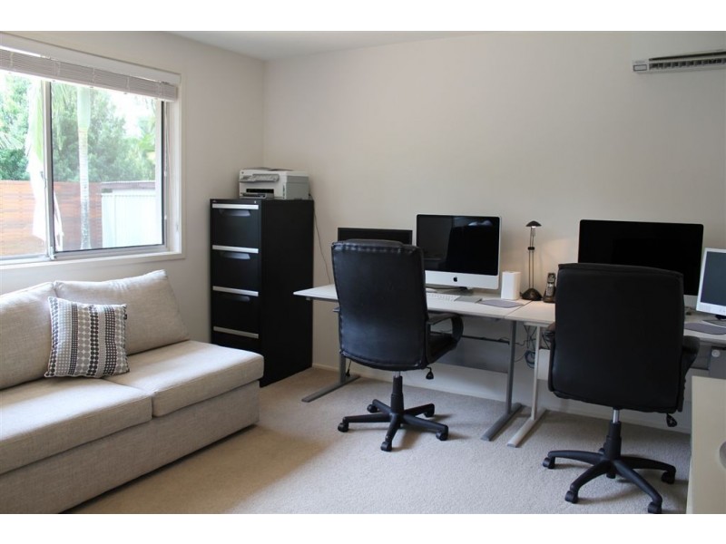 8 Gaye Parade, Miami QLD 4220