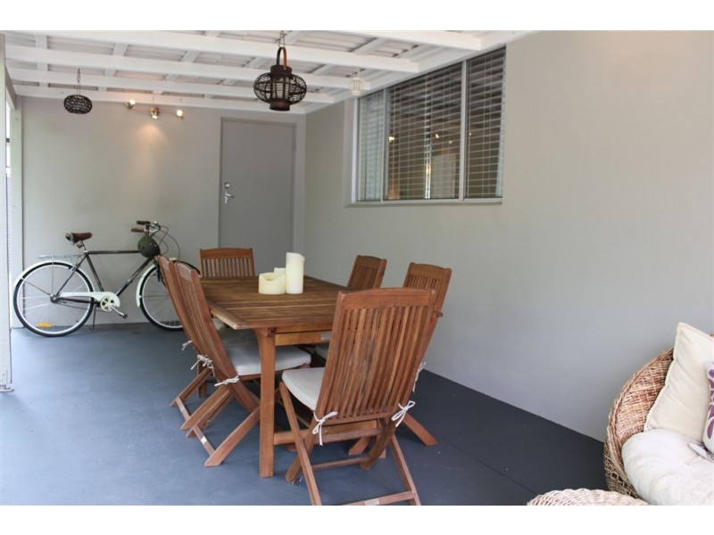 8 Gaye Parade, Miami QLD 4220