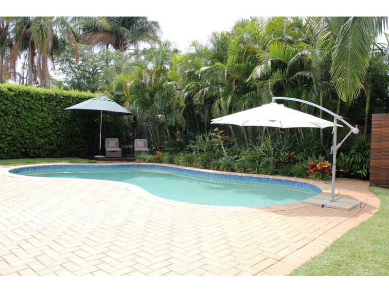 8 Gaye Parade, Miami QLD 4220