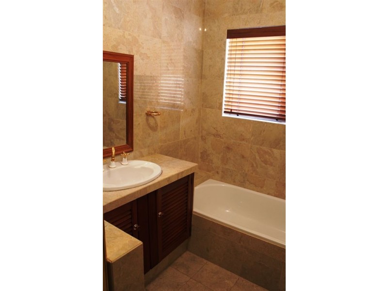 44 River Crescent, Broadbeach Waters QLD 4218