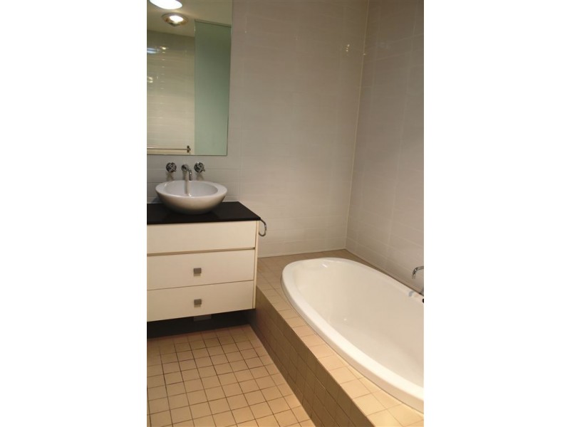 1/13 Enid Avenue, Southport QLD 4215