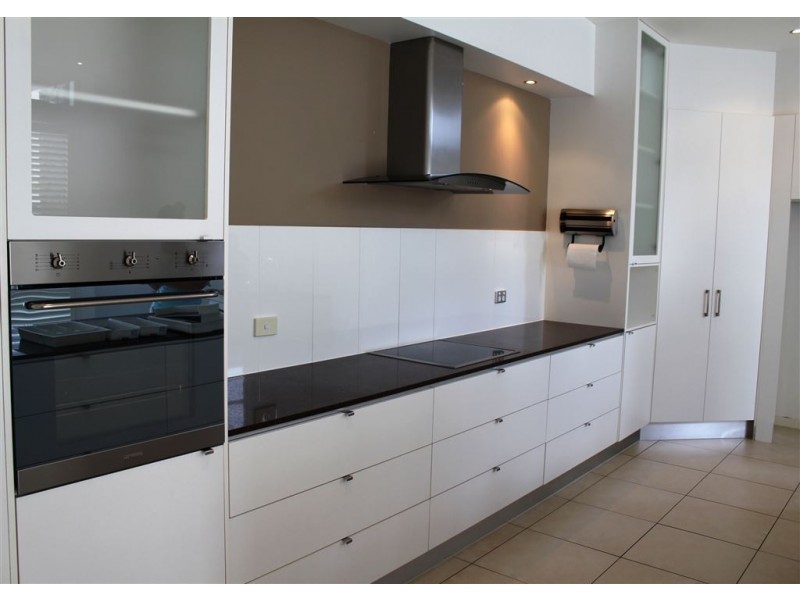 1/13 Enid Avenue, Southport QLD 4215