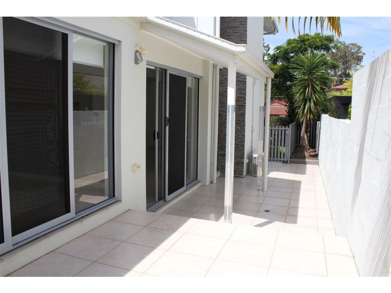 1/13 Enid Avenue, Southport QLD 4215