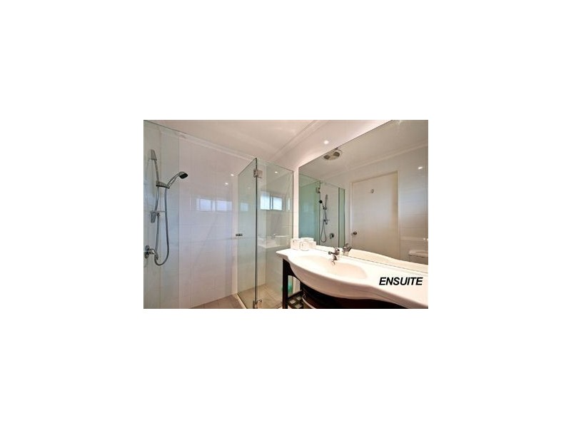 5 Palmetto Court, Broadbeach Waters QLD 4218