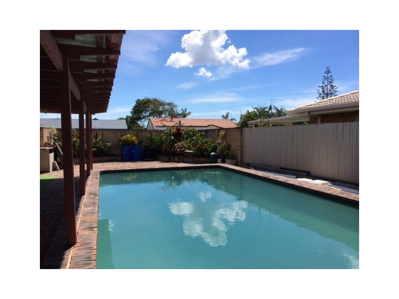 87 Oceanic Drive, Mermaid Waters QLD 4218