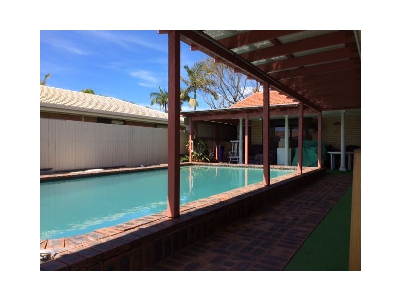 87 Oceanic Drive, Mermaid Waters QLD 4218