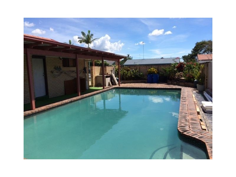 87 Oceanic Drive, Mermaid Waters QLD 4218