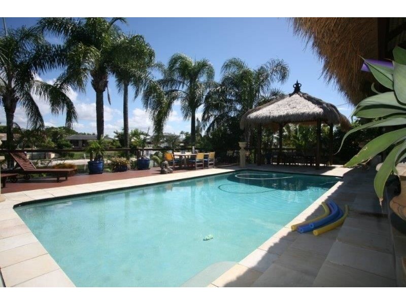 10 Cedar Place, Broadbeach Waters QLD 4218