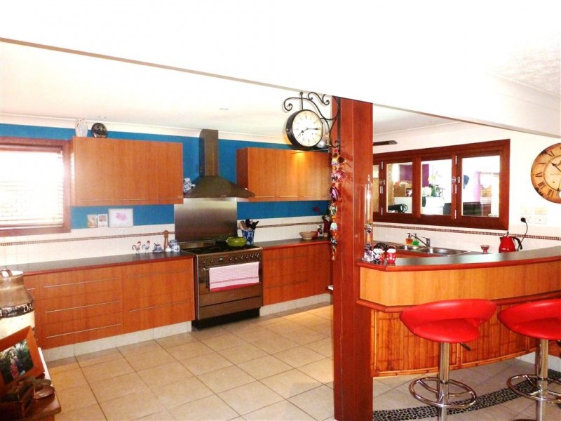 10 Cedar Place, Broadbeach Waters QLD 4218