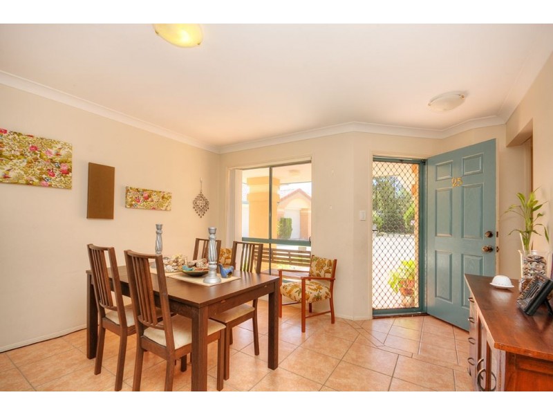 25/2 Pappas Way, Carrara QLD 4211